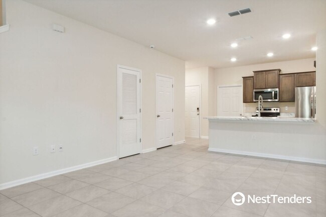 Building Photo - Beautiful Townhome with Two Primary Suites!