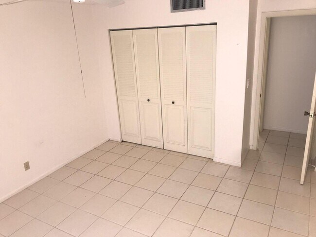 Building Photo - 733 SE 1st Way