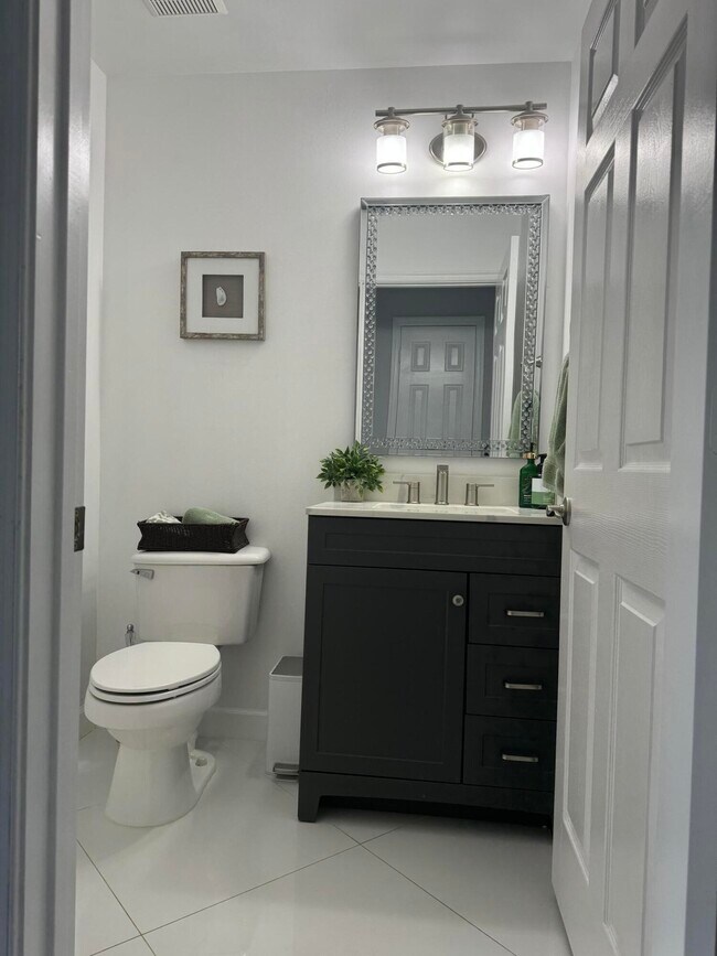 Building Photo - 1844 Capeside Cir