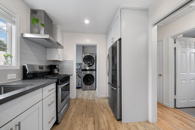 Building Photo - Charming Home In NE Richmond!