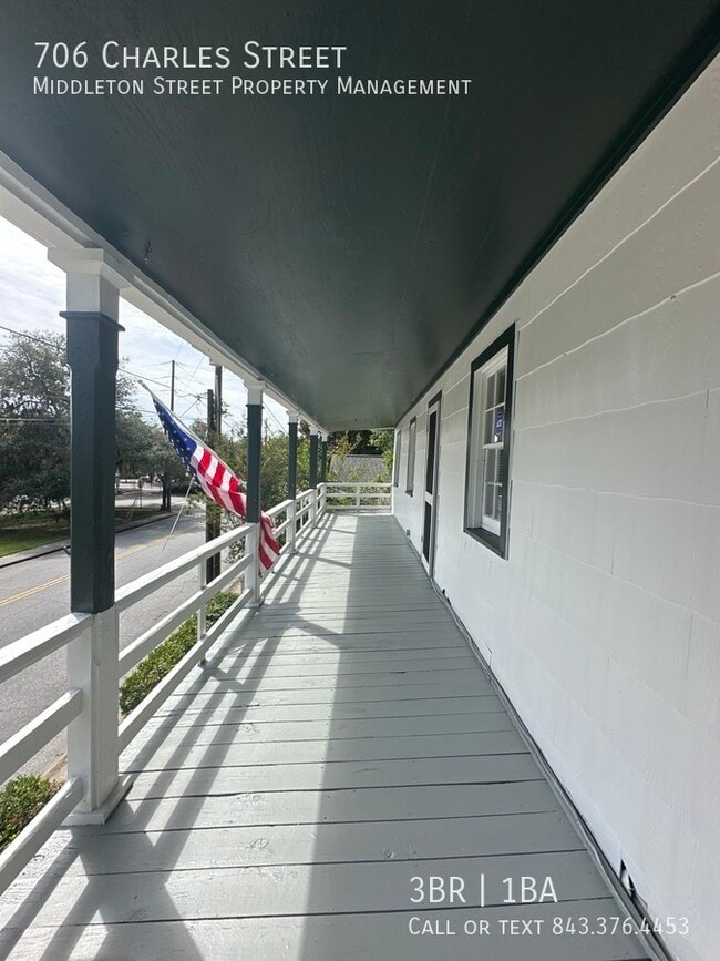 Building Photo - 706 Charles St