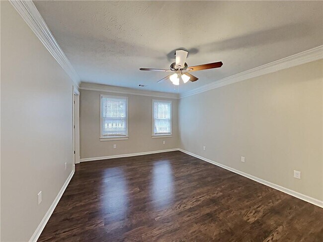 Building Photo - 820 Providence Dr