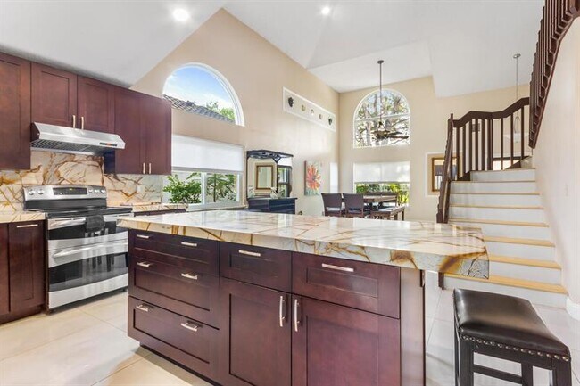 Building Photo - 9210 Oak Grove Cir