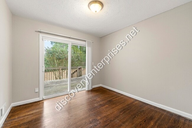 Building Photo - 928 Shieldcrest Way