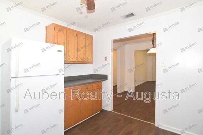 Building Photo - 2165 1/2 Telfair Street