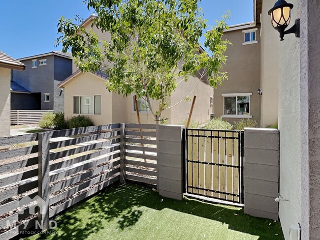 Building Photo - 1818 W Pollack St