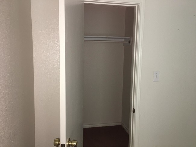 Building Photo - 1702 Susan Dr