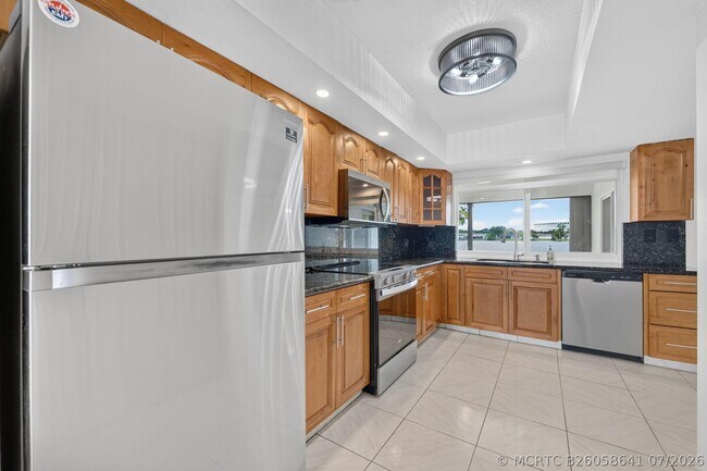 Building Photo - 905 NW 133rd Ave