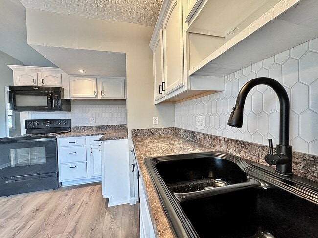 Building Photo - 7100 Nathan Hale Way