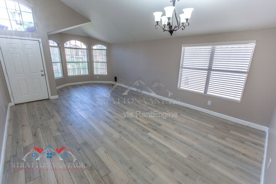 Building Photo - 9825 W Runion Dr