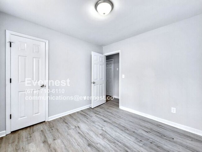 Building Photo - 1827 Belcher Pl SW