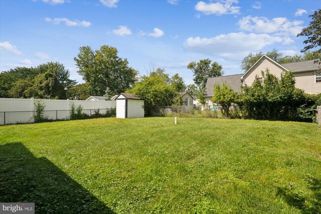 Building Photo - 1623 Chesapeake Ln