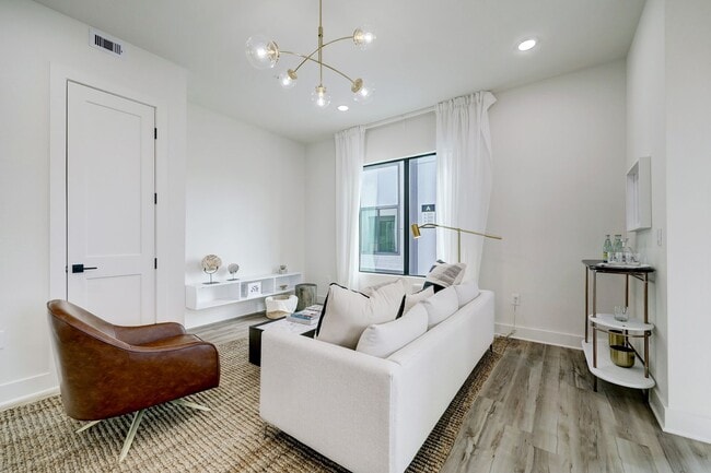 Building Photo - University Oaks – Modern Luxury Living in the Heart of Houston