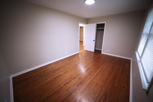 Building Photo - Charming Single-Story Home on a Spacious L...