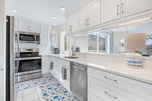 Building Photo - 353 S US Hwy 1