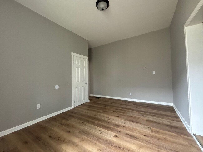 Building Photo - 3012 White Ave