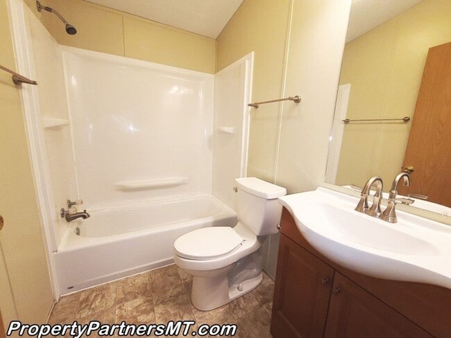 Building Photo - *** Remodeled *** 3 Bed 2 Bath Modular house