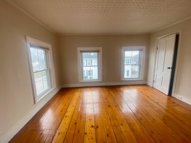 Building Photo - 35 Broad St