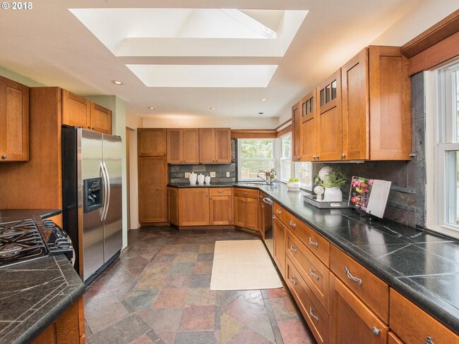 Building Photo - 6400 SW Vermont St