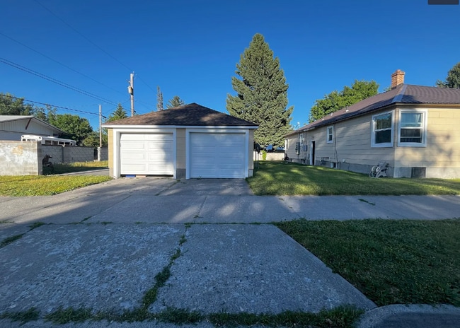 Building Photo - 701 10th St