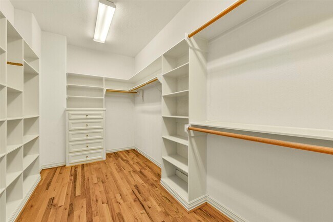 Building Photo - 3030 Orchard Ct