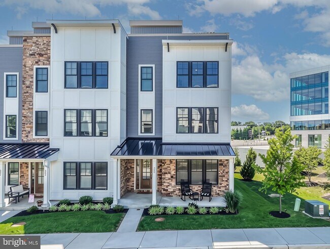 Building Photo - 300 Squire Dr