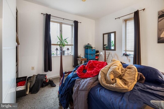 Building Photo - 821 Catharine St