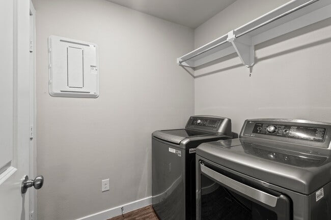 Building Photo - 2015 134th St