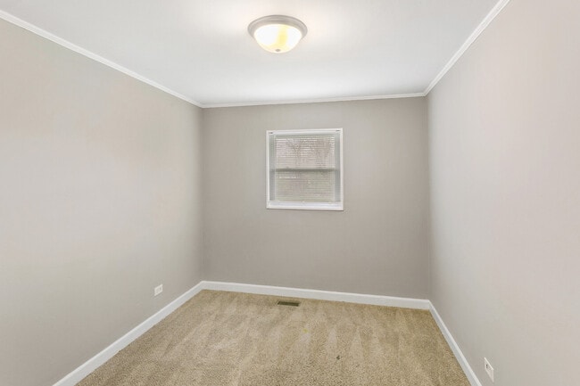 Building Photo - 129 Nauvoo St