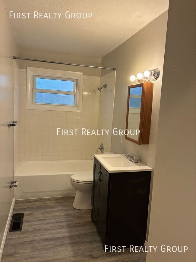 Building Photo - 4572 Gardendale Ave