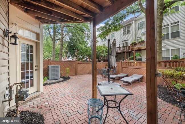 Building Photo - 4914 John Ticer Dr