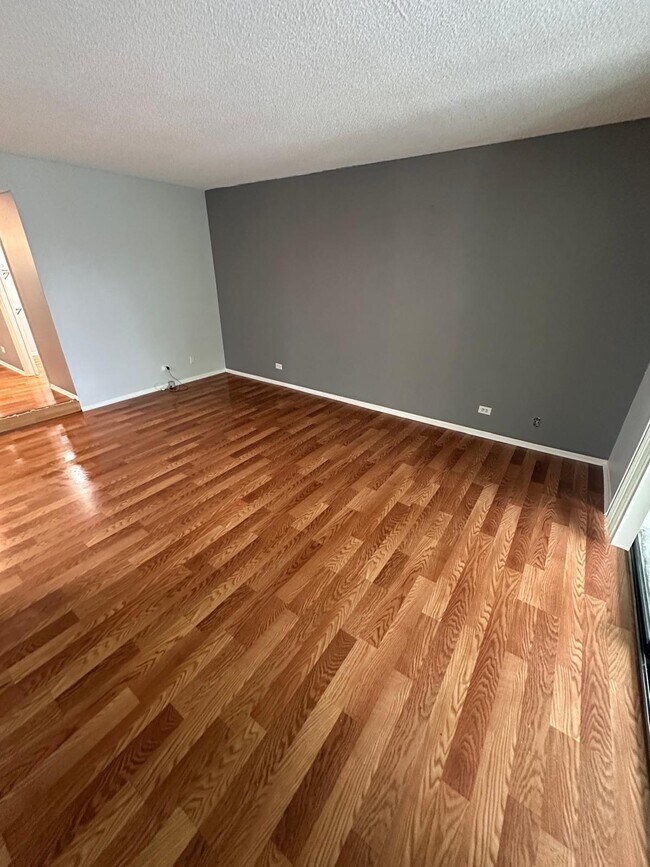 Building Photo - 3680 Inverrary Dr