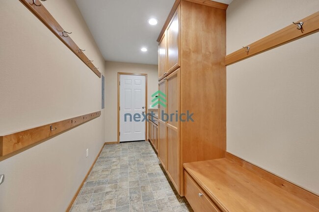 Building Photo - 2 BED & 2 BATH SINGLE FAMILY FOR RENT