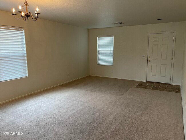 Building Photo - 800 E Cowboy Cove Trail