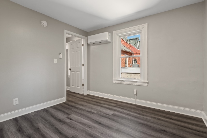 Building Photo - 249 N Mulberry St