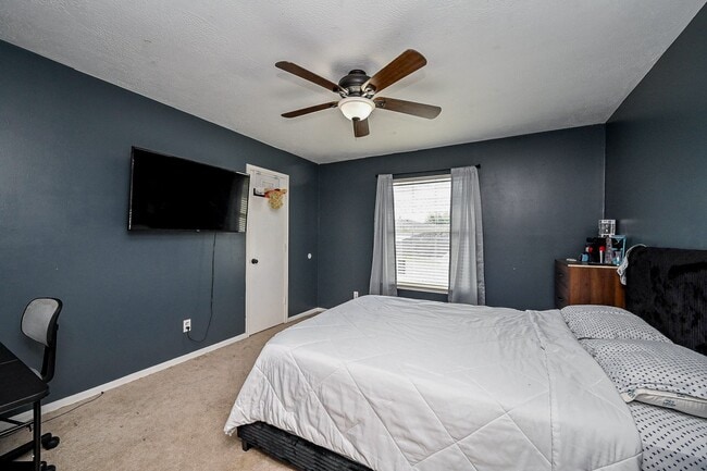 Building Photo - 2534 Halstead Dr