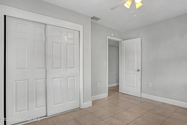 Building Photo - 807 Hillsdale Dr