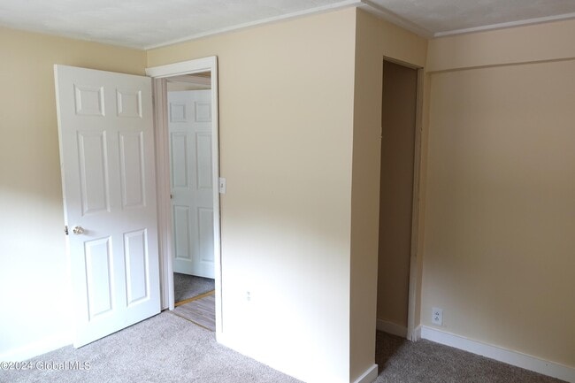 Building Photo - 844 Burden Lake Rd