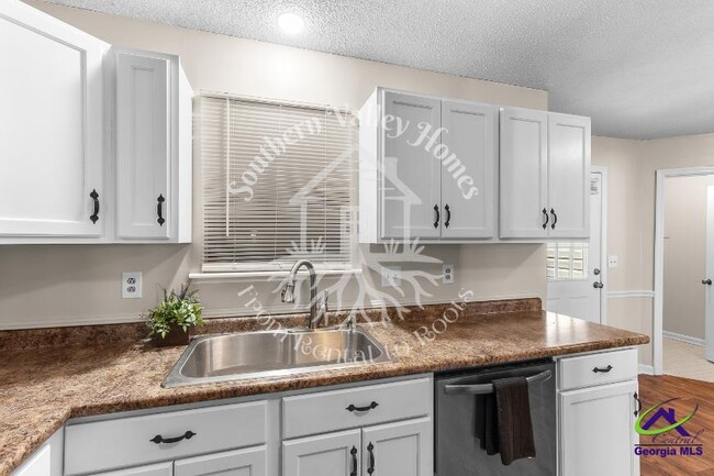 Building Photo - 543 Loblolly Ln