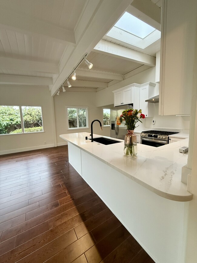 Kitchen/Family Room - 2701 Oharte Rd