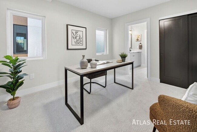 Building Photo - 830 Cherry St