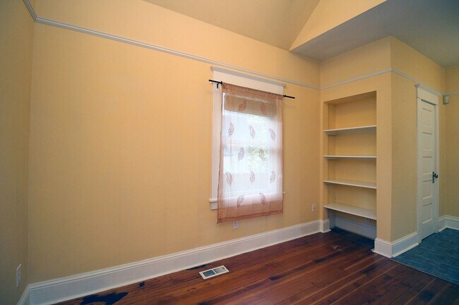 Building Photo - Delightful Remodeled Alberta Arts 3 Bed/2 Bath Bungalow