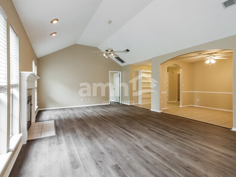 Building Photo - 11415 Mulberry Cir
