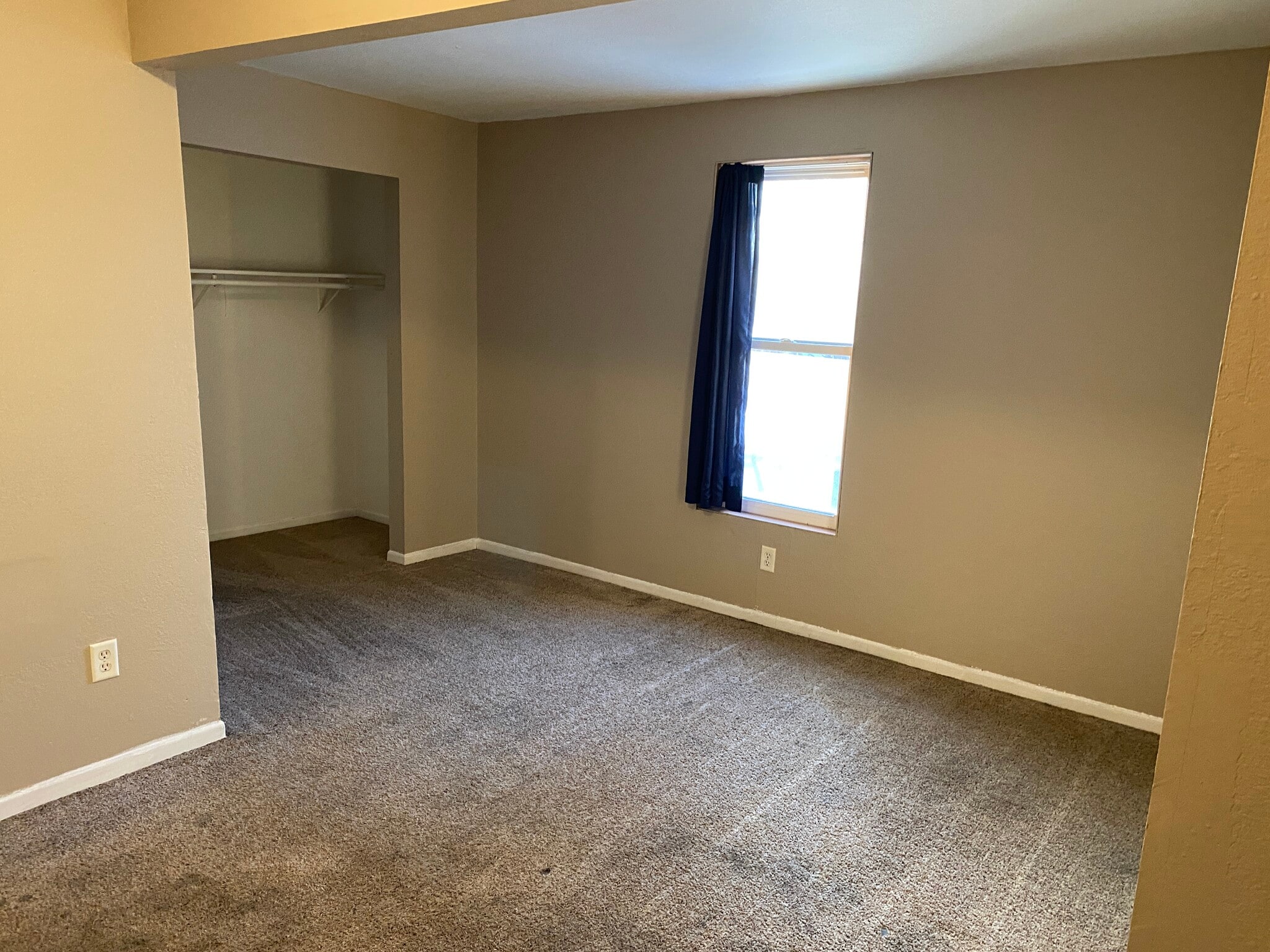 Building Photo - 3006 Emerson Avenue N #2