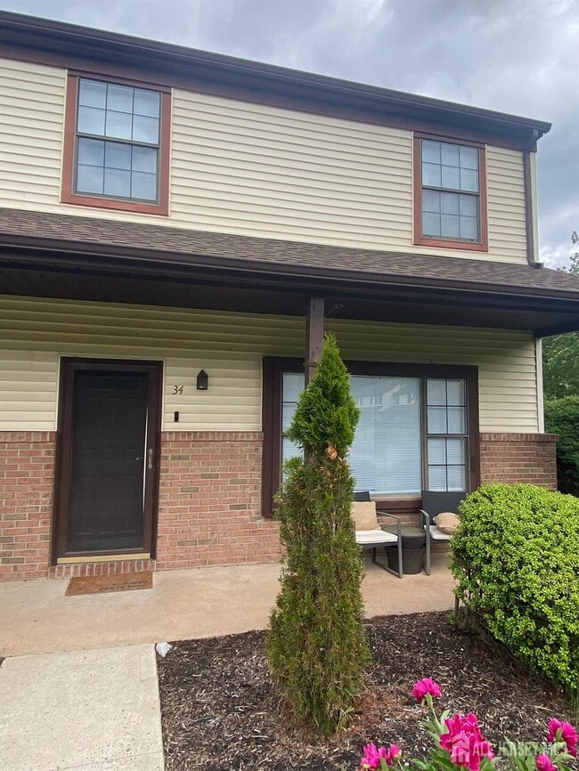 Primary Photo - 34 Aspen Dr
