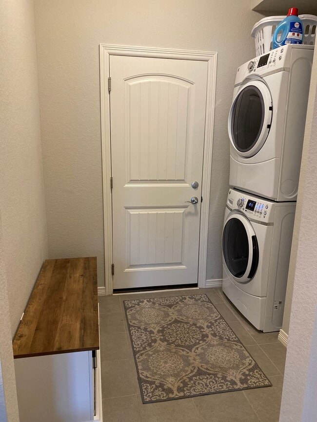 Building Photo - Beautiful 3 bed/ 2.5 bath Townhome in Berthoud