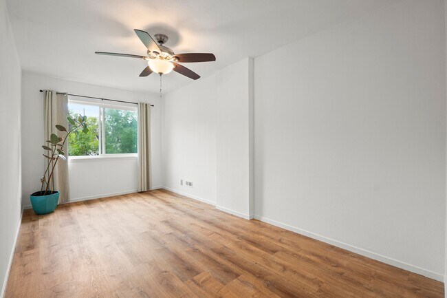 Building Photo - 2924 Morcom Ave