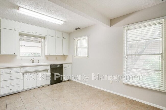 Building Photo - 3132 Greene Ave