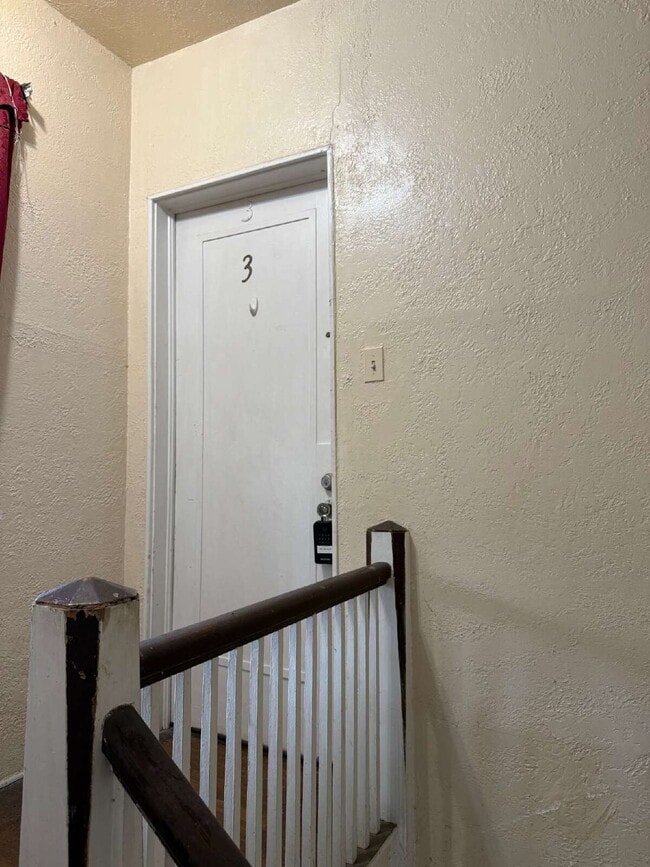 Building Photo - One Bed/One Bath with Historic Charm