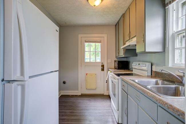 Building Photo - 3 bed 1 bath on Knob Creek Rd. near Johnso...